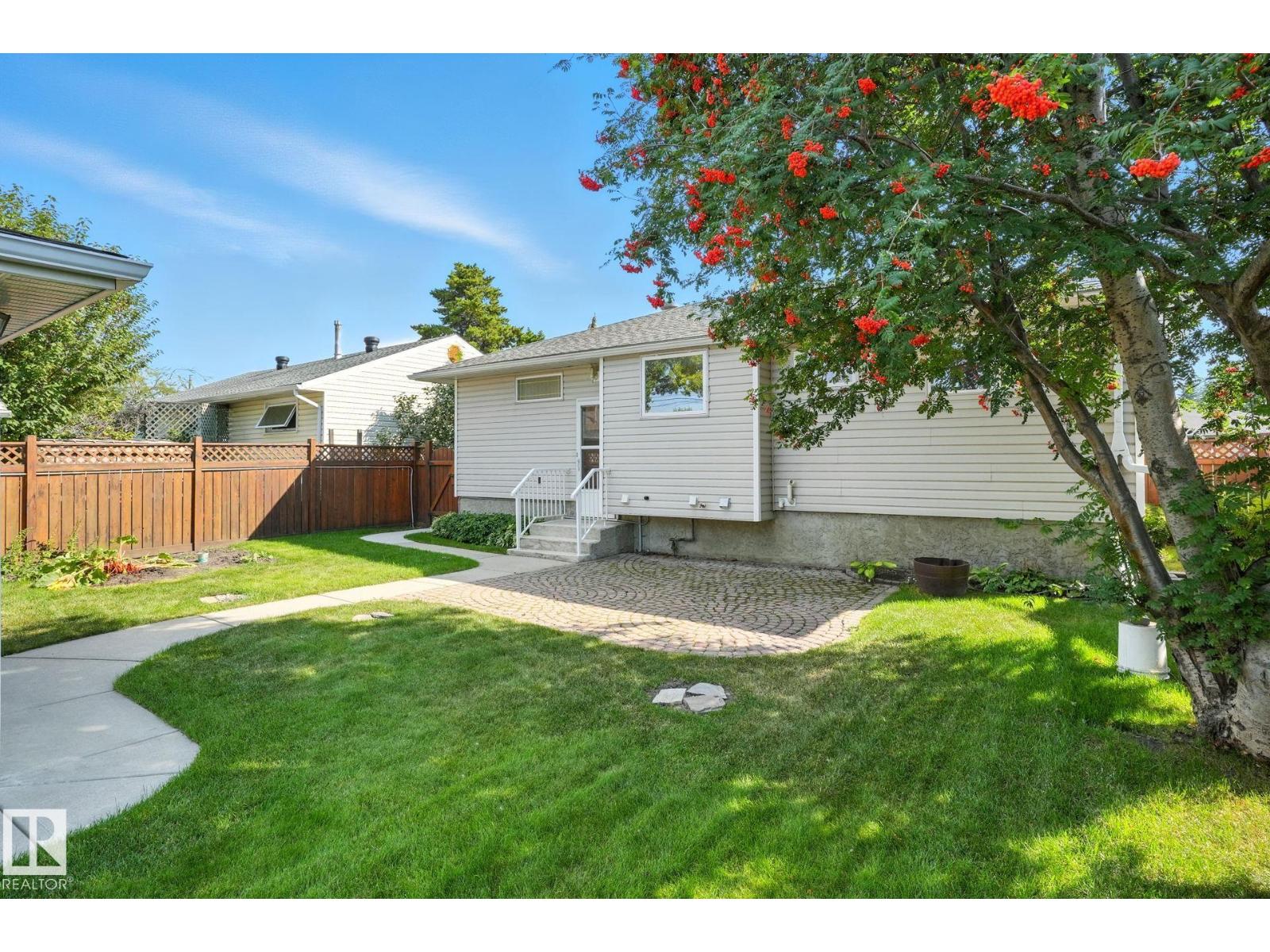 Photo 24 of 15956 110 B Av Nw, Edmonton AB