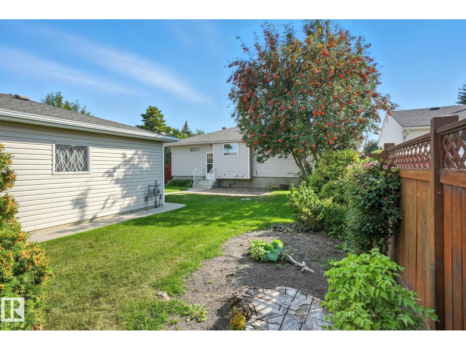 Photo 25 of 15956 110 B Av Nw, Edmonton AB
