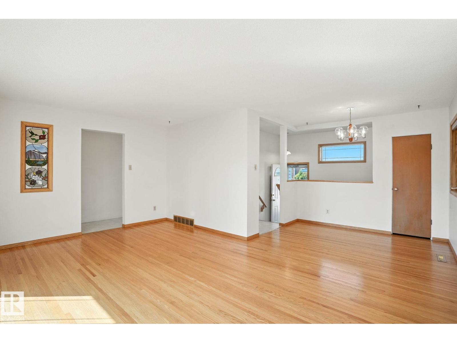 Photo 6 of 15956 110 B Av Nw, Edmonton AB