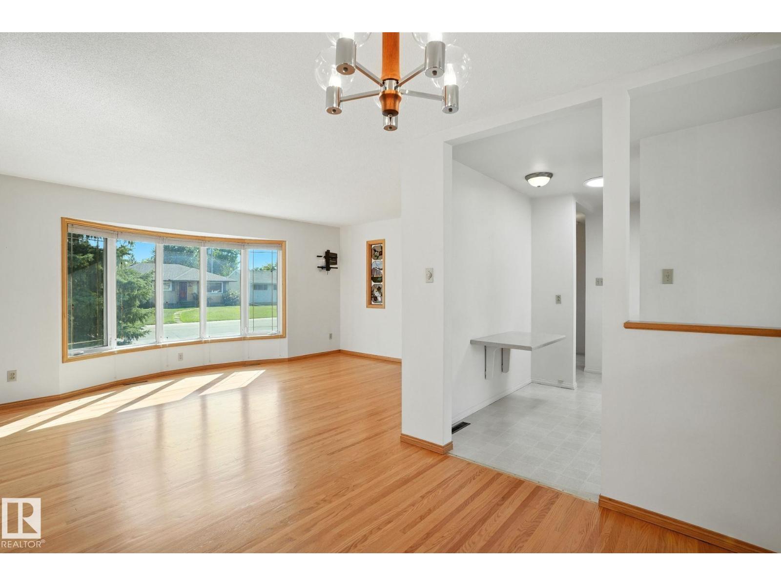 Photo 7 of 15956 110 B Av Nw, Edmonton AB