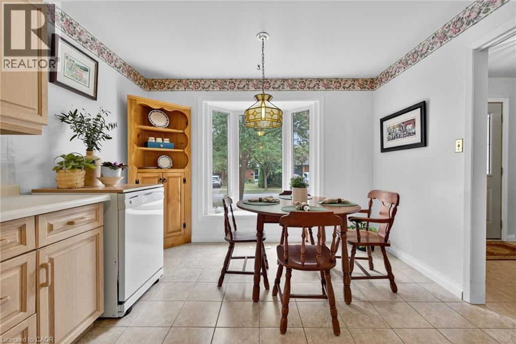 Photo 9 of 3084 Parkgate Crescent, Burlington ON