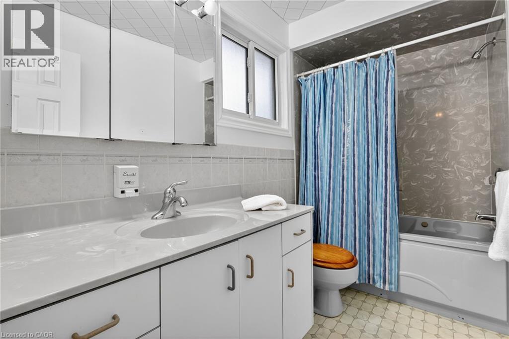 Photo 33 of 3084 Parkgate Crescent, Burlington ON
