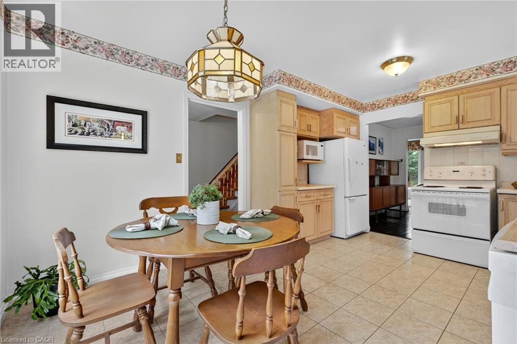 Photo 11 of 3084 Parkgate Crescent, Burlington ON