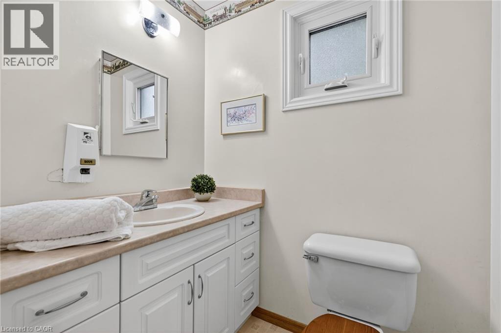 Photo 23 of 3084 Parkgate Crescent, Burlington ON