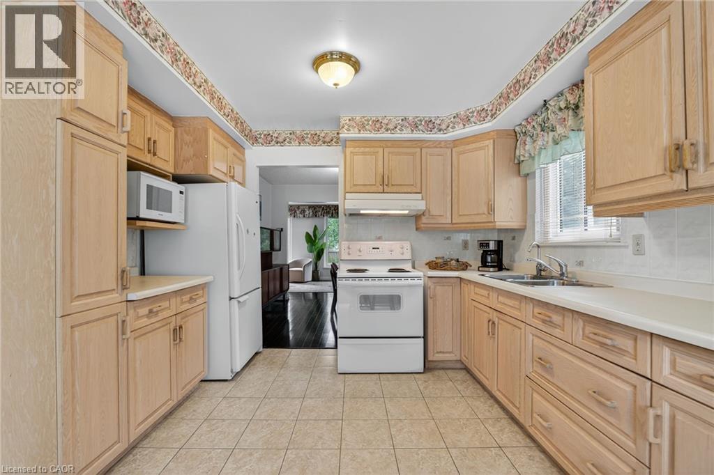 Photo 12 of 3084 Parkgate Crescent, Burlington ON