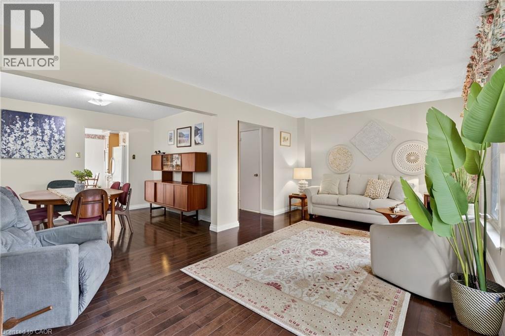 Photo 19 of 3084 Parkgate Crescent, Burlington ON