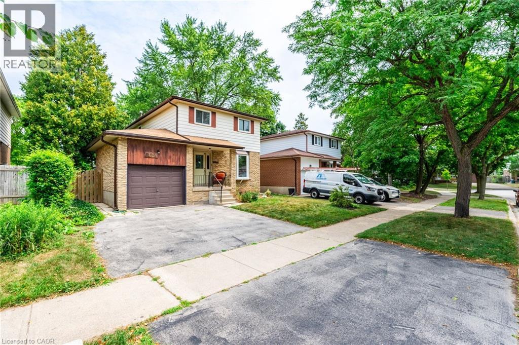 Photo 2 of 3084 Parkgate Crescent, Burlington ON