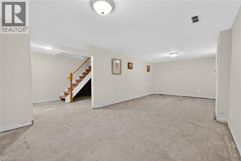 Photo 34 of 3084 Parkgate Crescent, Burlington ON