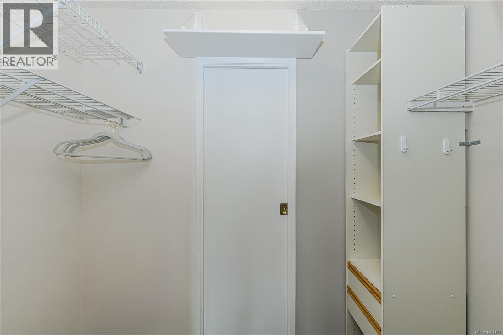 Photo 4 of 505 325 Maitland St, Victoria BC