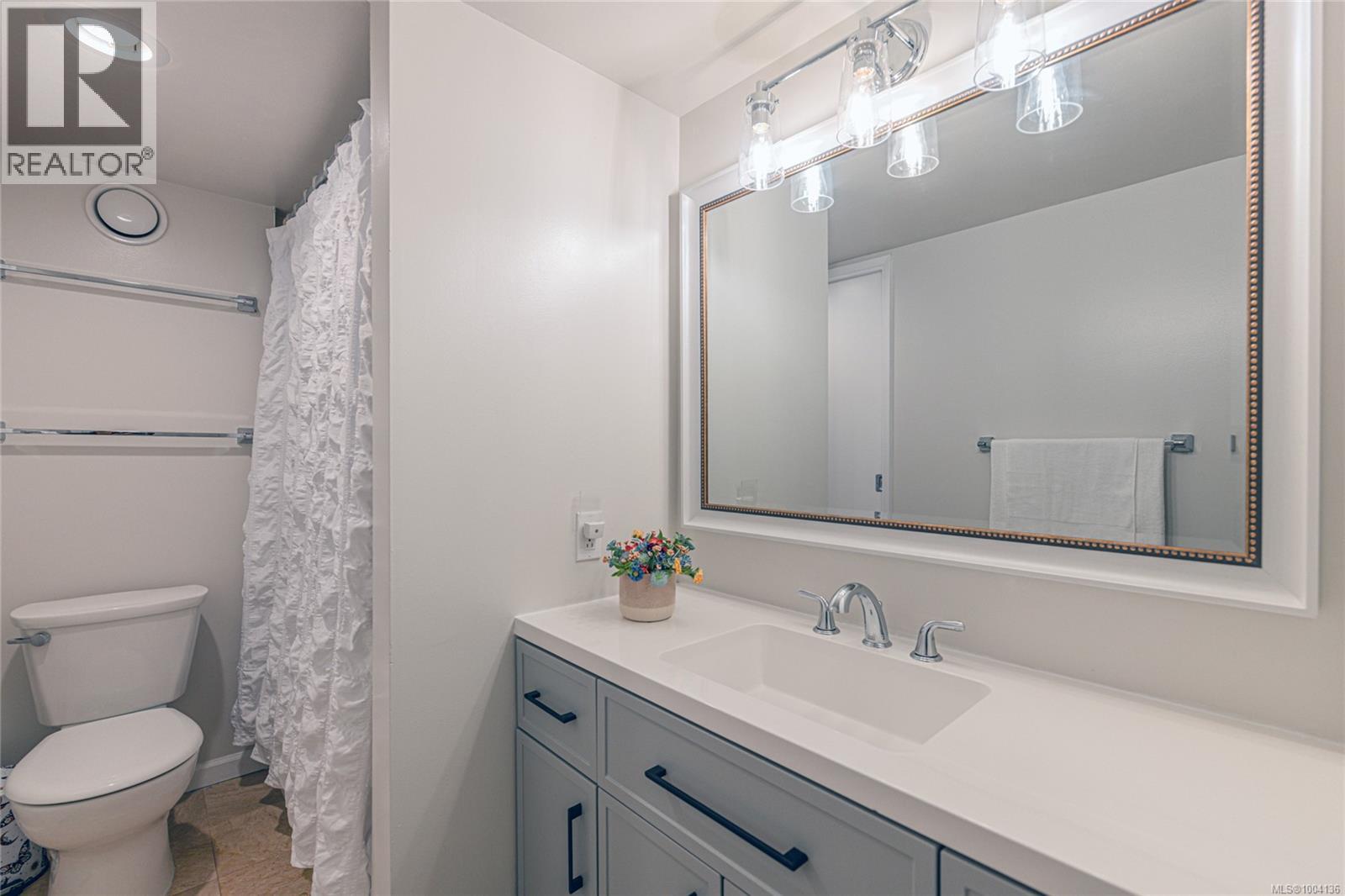 Photo 5 of 505 325 Maitland St, Victoria BC