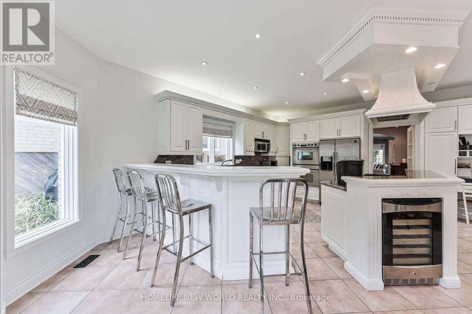 Photo 9 of 46 El Dorado Street, Richmond Hill ON