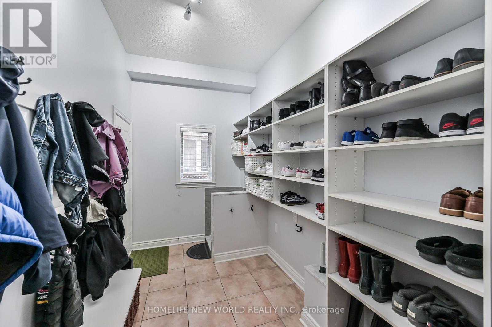 Photo 13 of 46 El Dorado Street, Richmond Hill ON