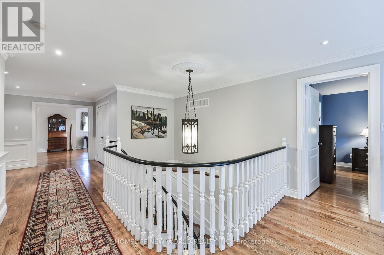 Photo 11 of 46 El Dorado Street, Richmond Hill ON
