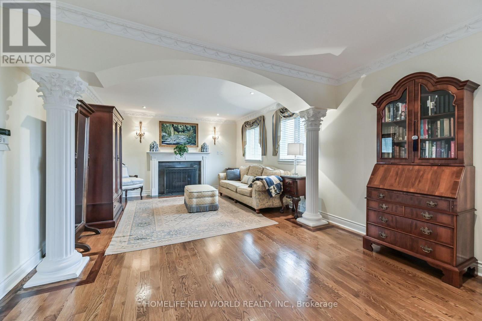 Photo 16 of 46 El Dorado Street, Richmond Hill ON