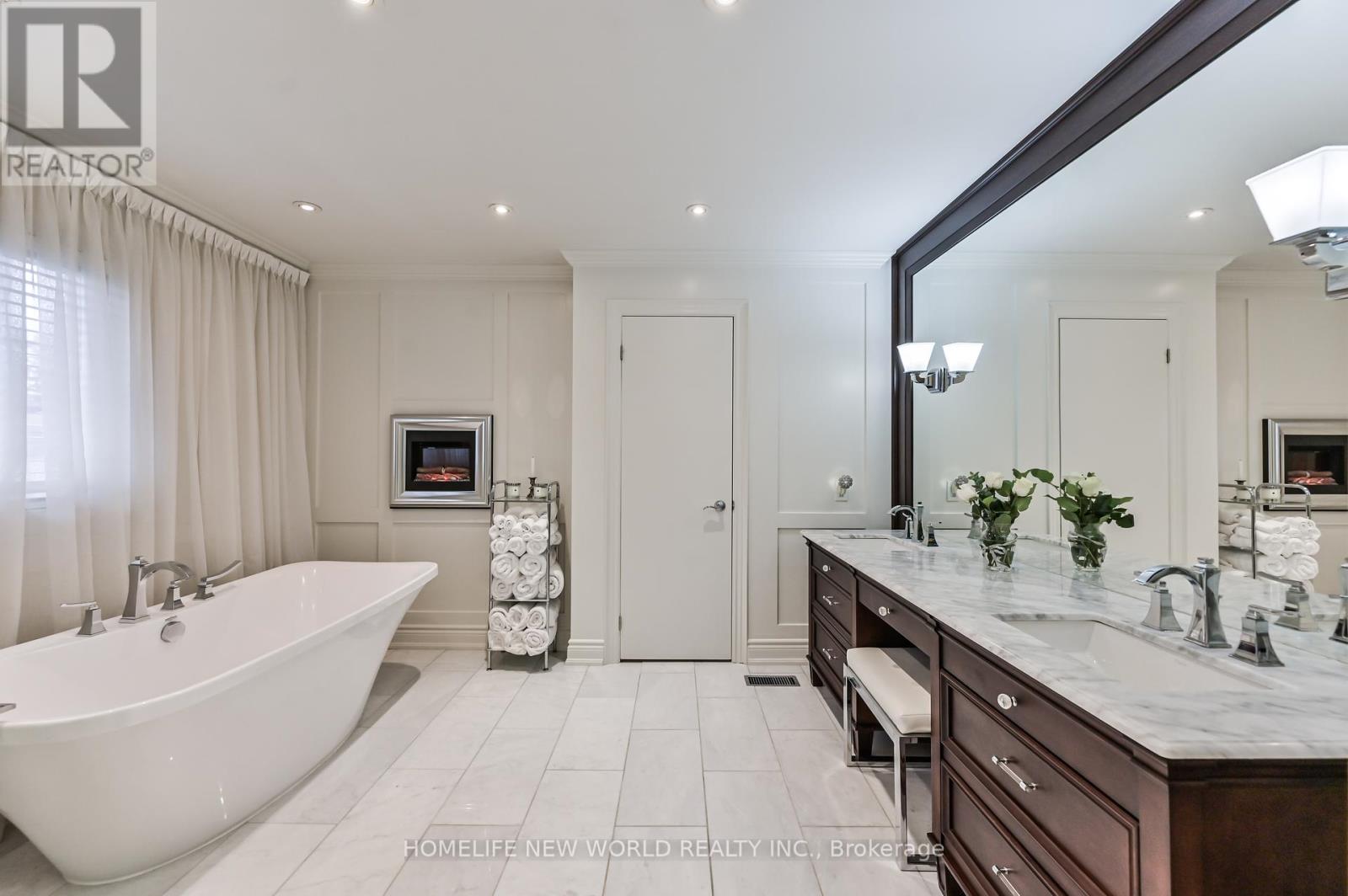 Photo 48 of 46 El Dorado Street, Richmond Hill ON