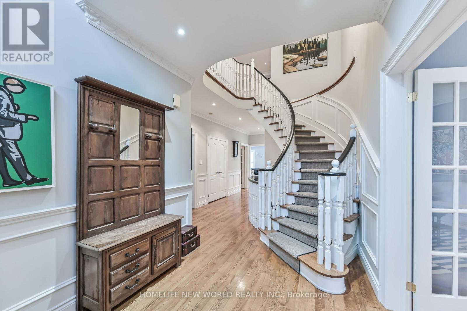 Photo 4 of 46 El Dorado Street, Richmond Hill ON