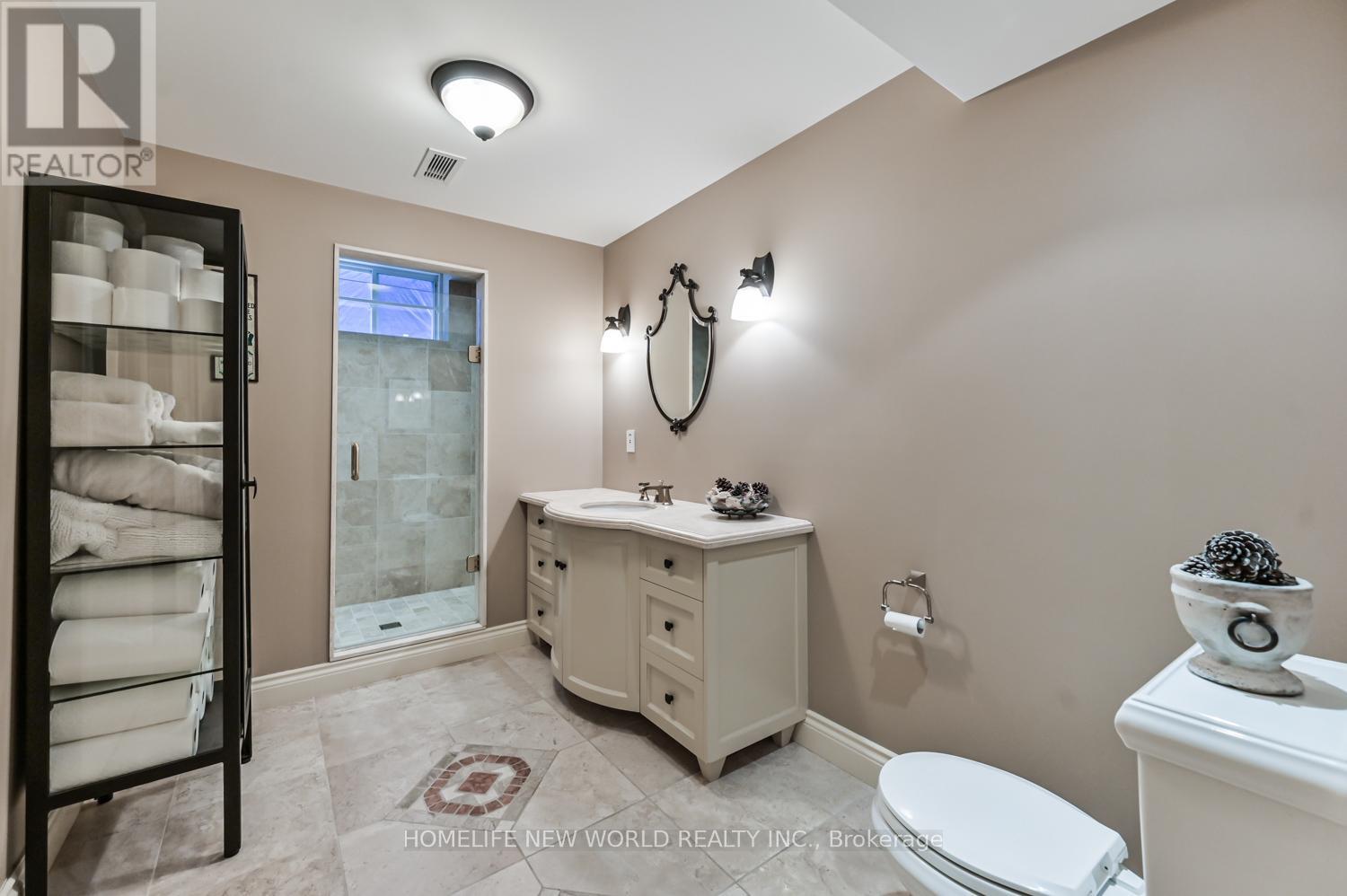 Photo 12 of 46 El Dorado Street, Richmond Hill ON