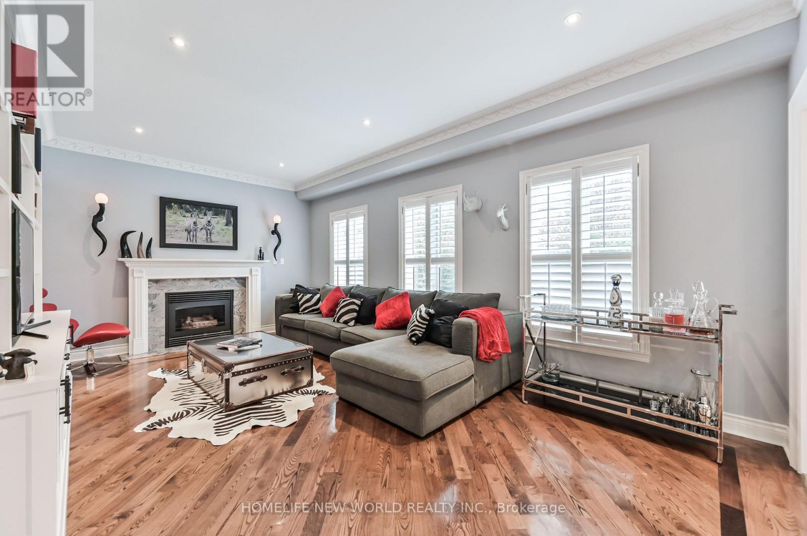 Photo 32 of 46 El Dorado Street, Richmond Hill ON