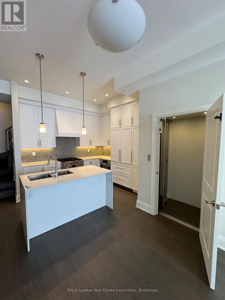 Photo 4 of 10 95 Brookfield Road, Oakville ON