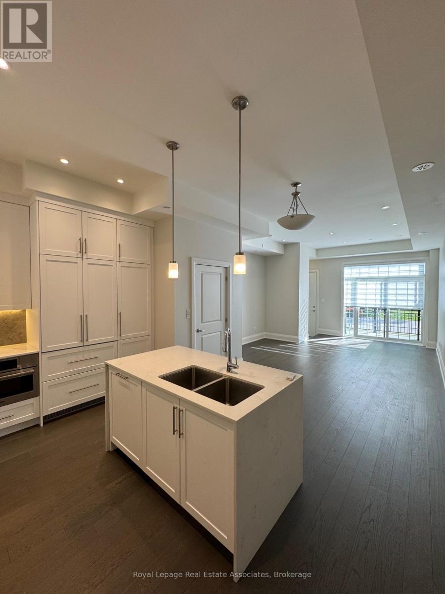 Photo 3 of 10 95 Brookfield Road, Oakville ON
