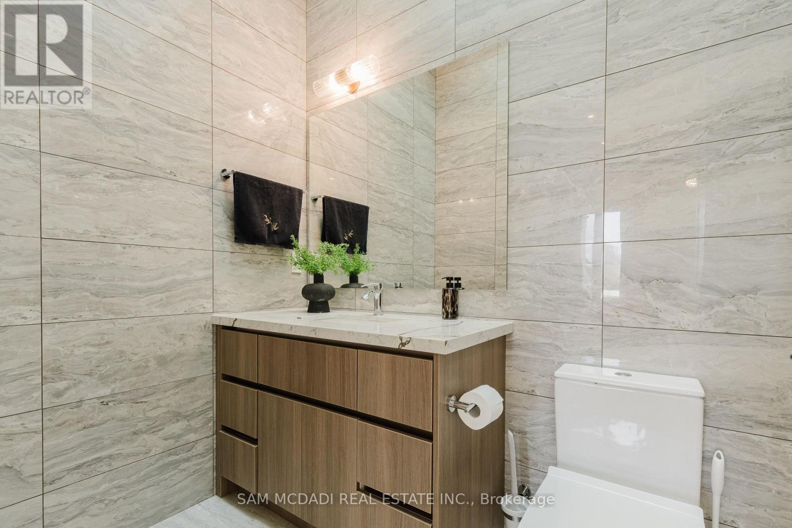 Photo 18 of 4 Saint Lukes Court, Brampton ON