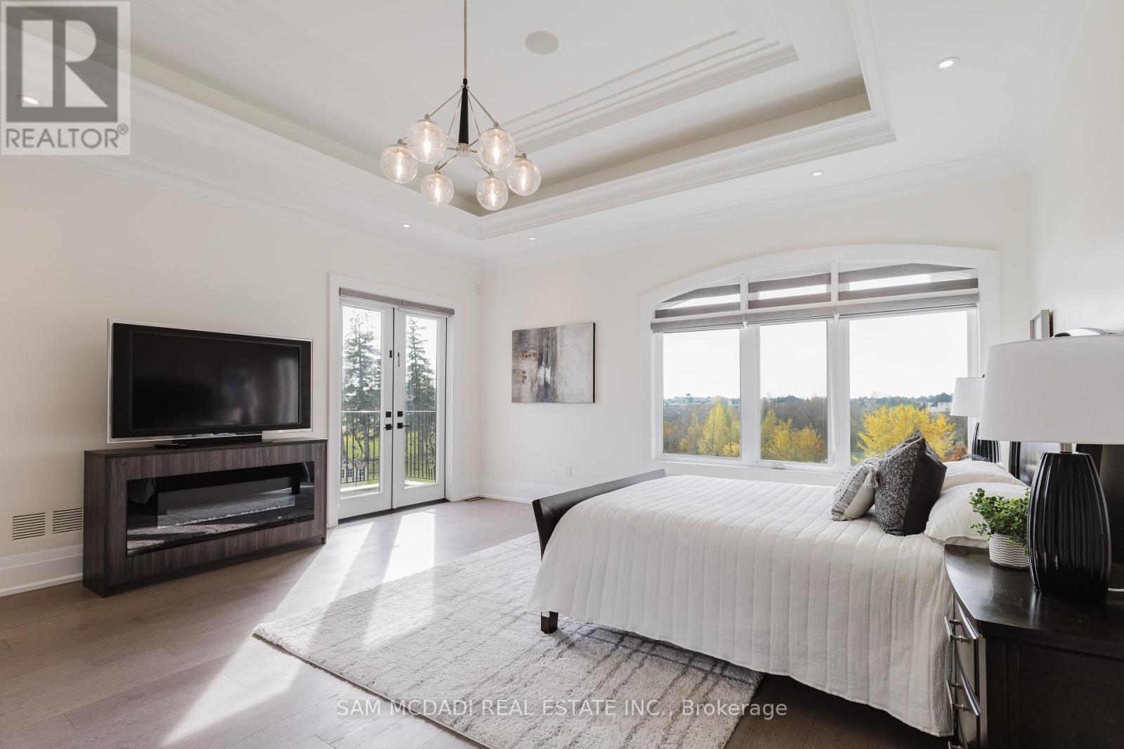 Photo 7 of 4 Saint Lukes Court, Brampton ON