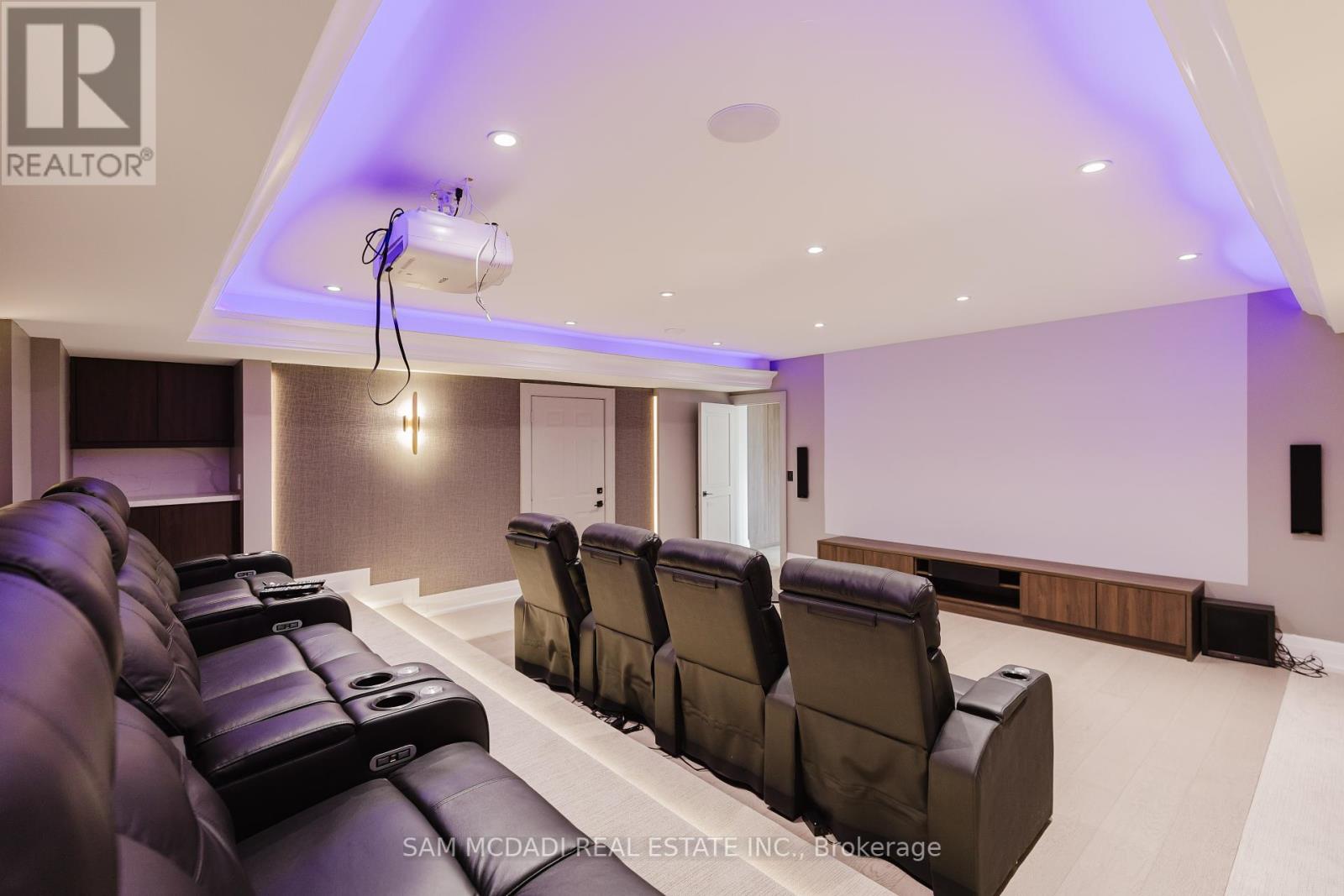 Photo 11 of 4 Saint Lukes Court, Brampton ON