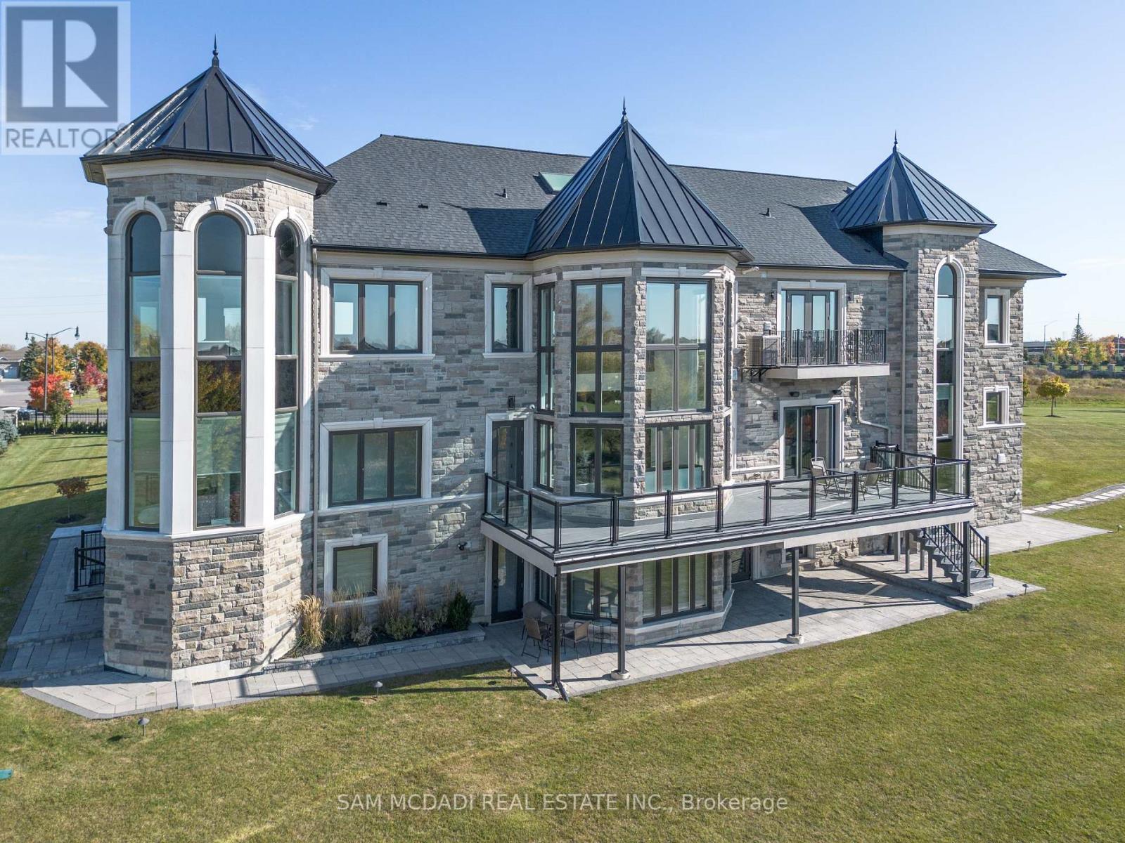 Photo 14 of 4 Saint Lukes Court, Brampton ON