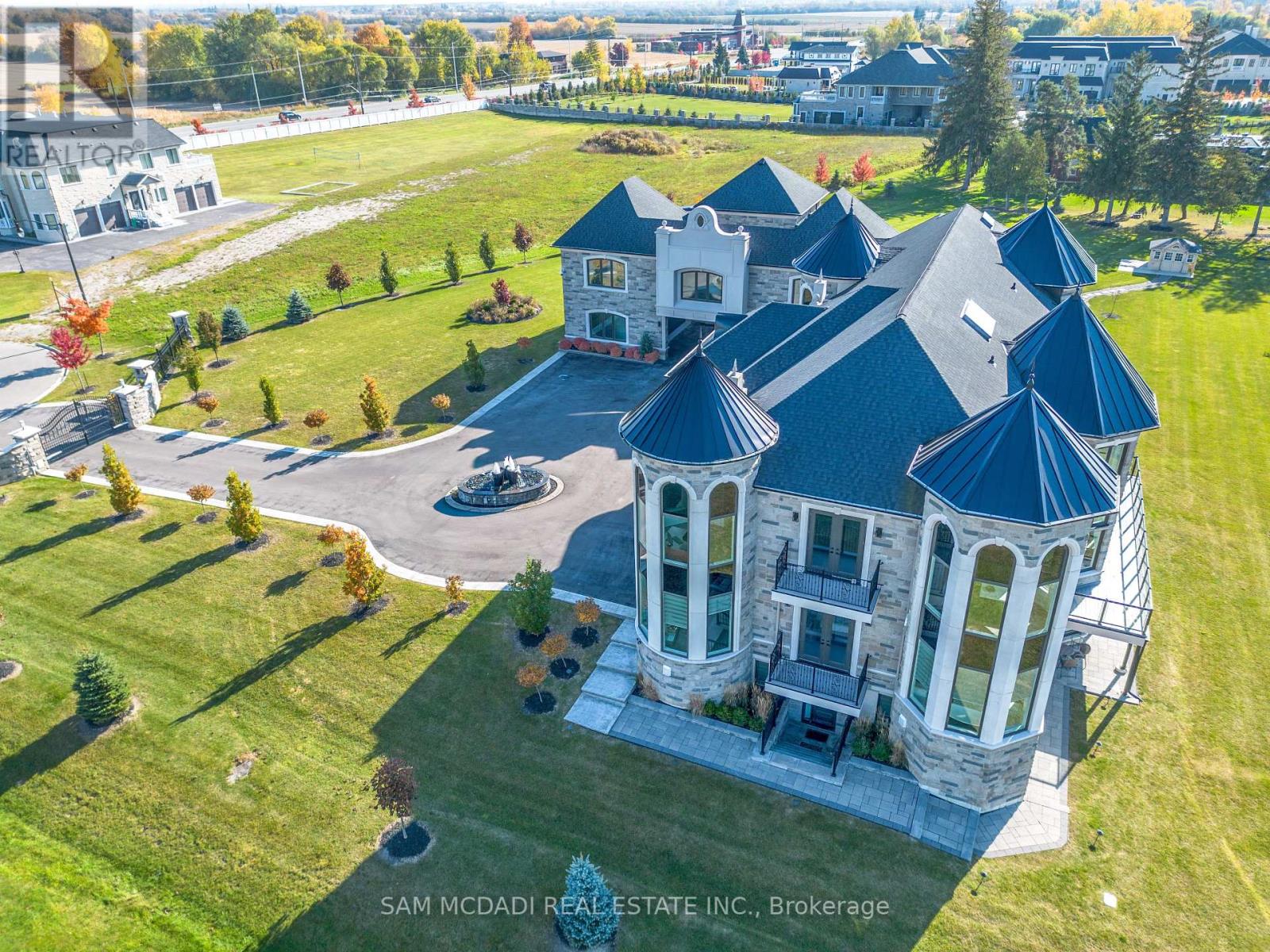Photo 36 of 4 Saint Lukes Court, Brampton ON