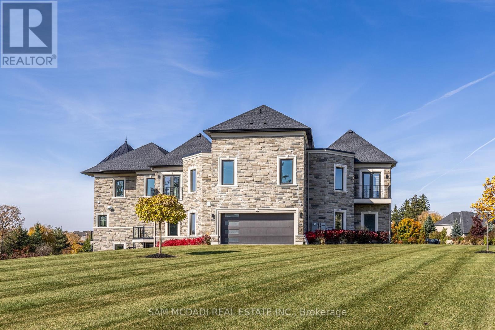 Photo 3 of 4 Saint Lukes Court, Brampton ON