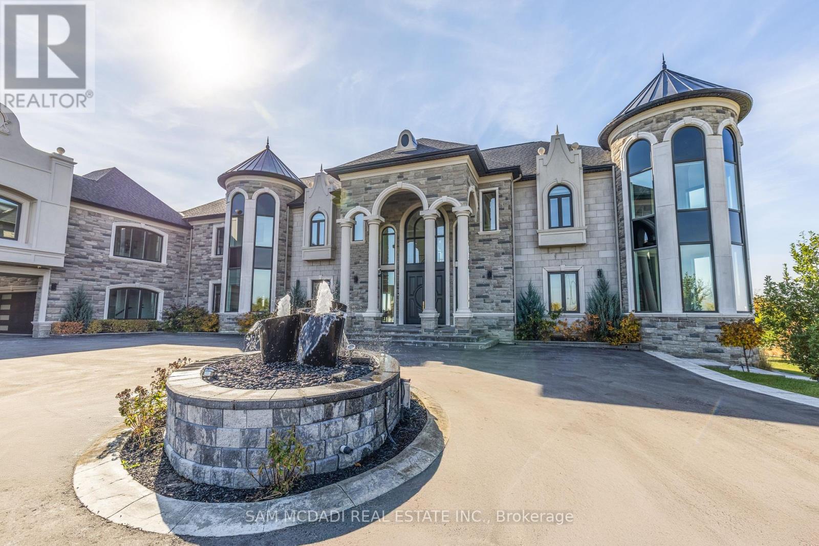 Photo 35 of 4 Saint Lukes Court, Brampton ON