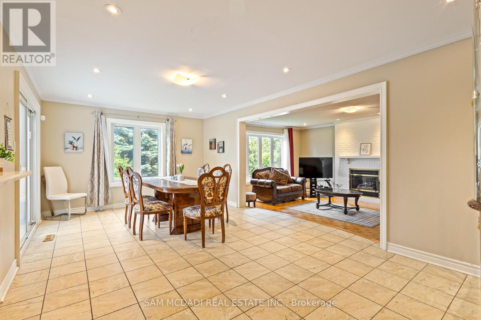 Photo 22 of 2492 Erin Centre Boulevard, Mississauga ON