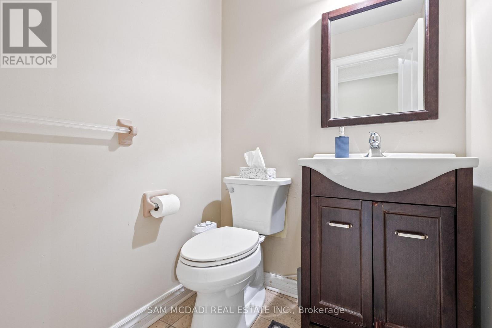 Photo 24 of 2492 Erin Centre Boulevard, Mississauga ON