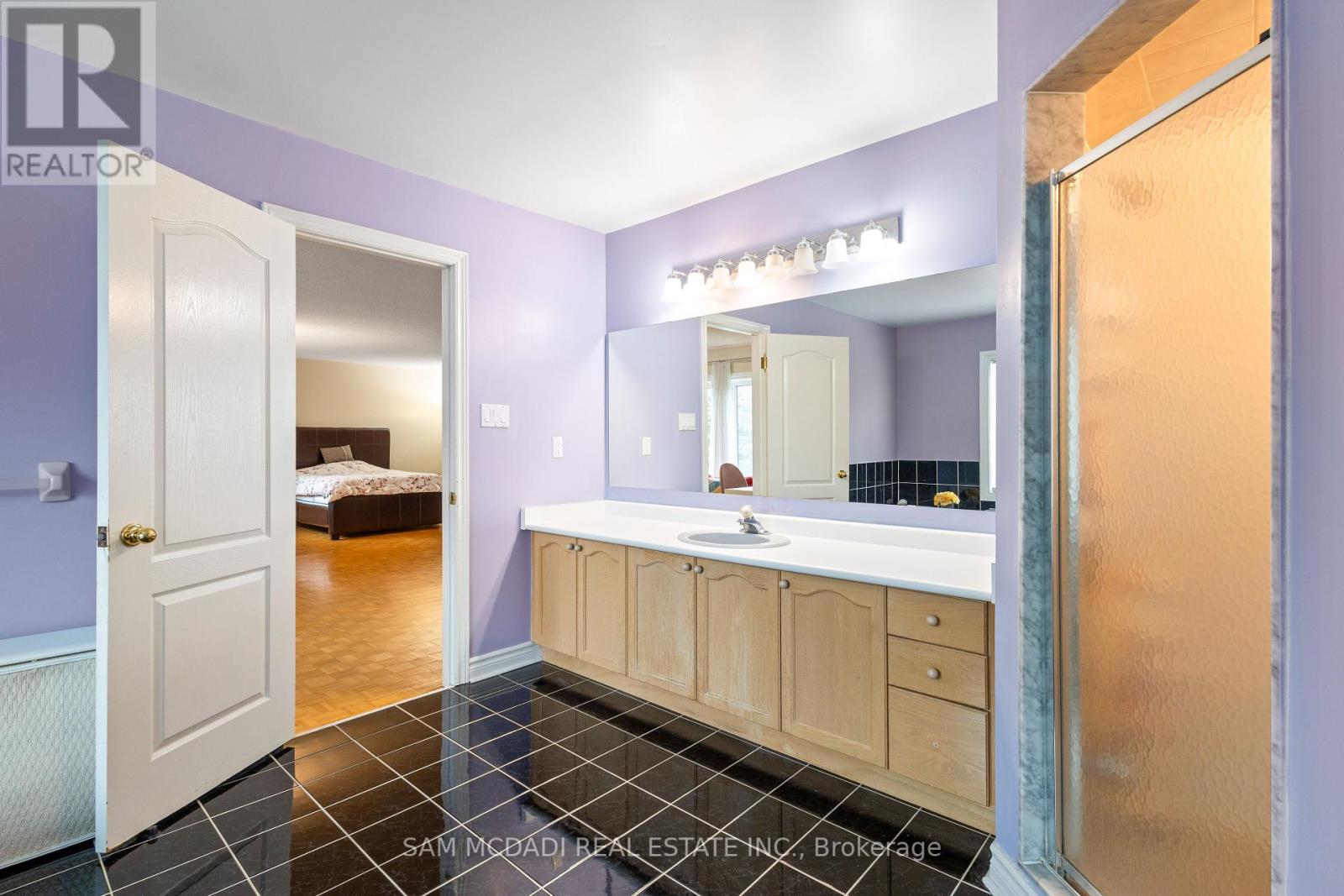 Photo 2 of 2492 Erin Centre Boulevard, Mississauga ON