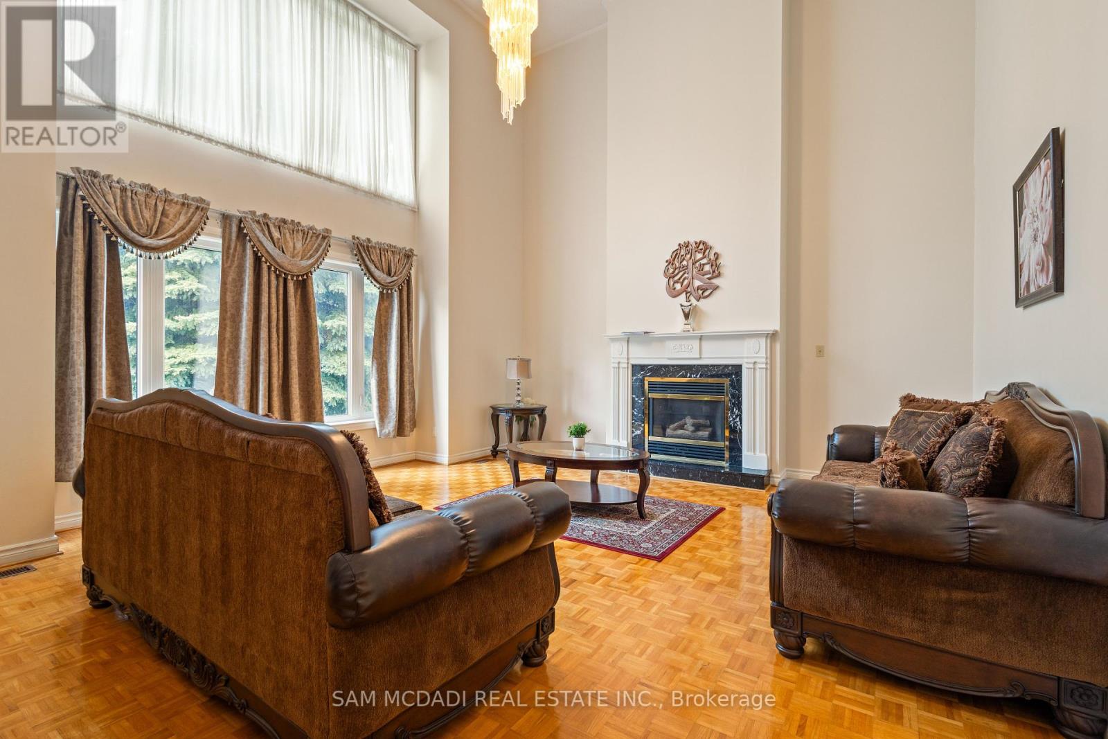 Photo 11 of 2492 Erin Centre Boulevard, Mississauga ON