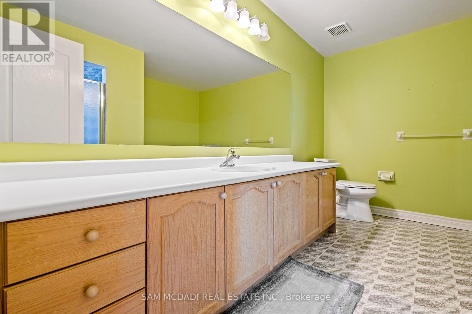 Photo 7 of 2492 Erin Centre Boulevard, Mississauga ON