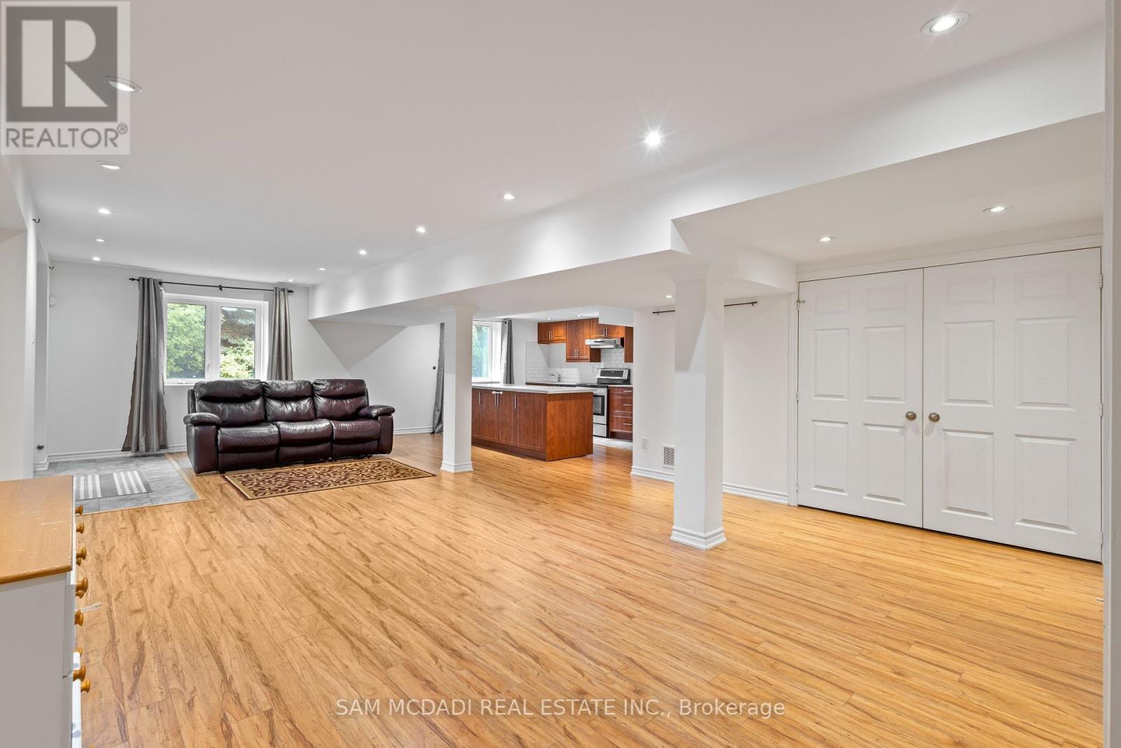 Photo 9 of 2492 Erin Centre Boulevard, Mississauga ON