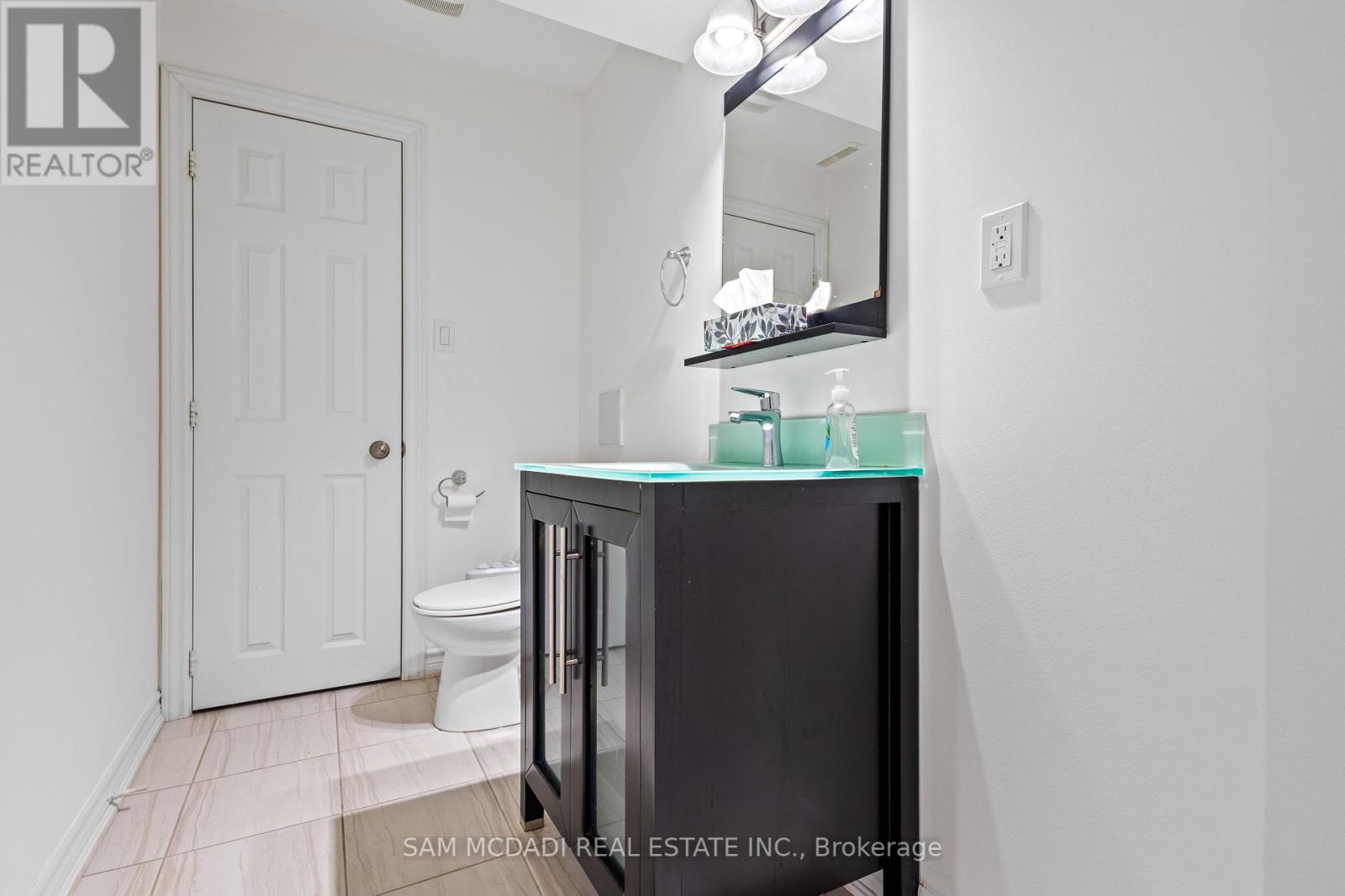 Photo 8 of 2492 Erin Centre Boulevard, Mississauga ON