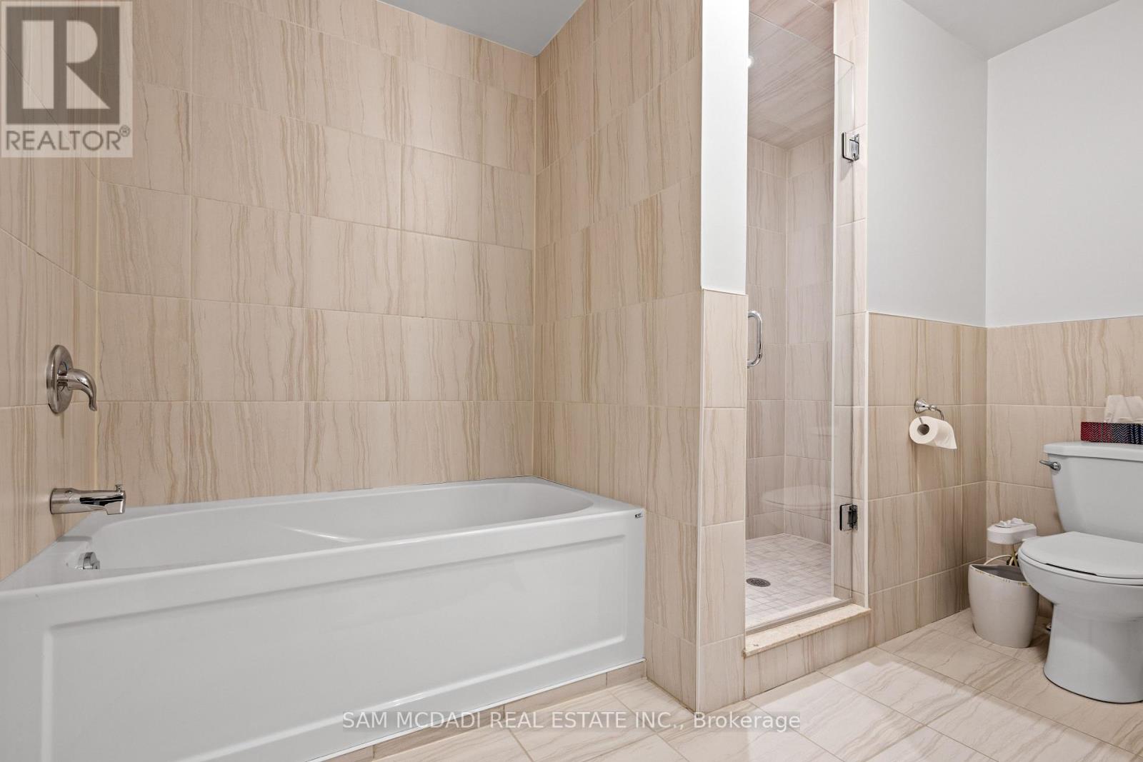 Photo 10 of 2492 Erin Centre Boulevard, Mississauga ON