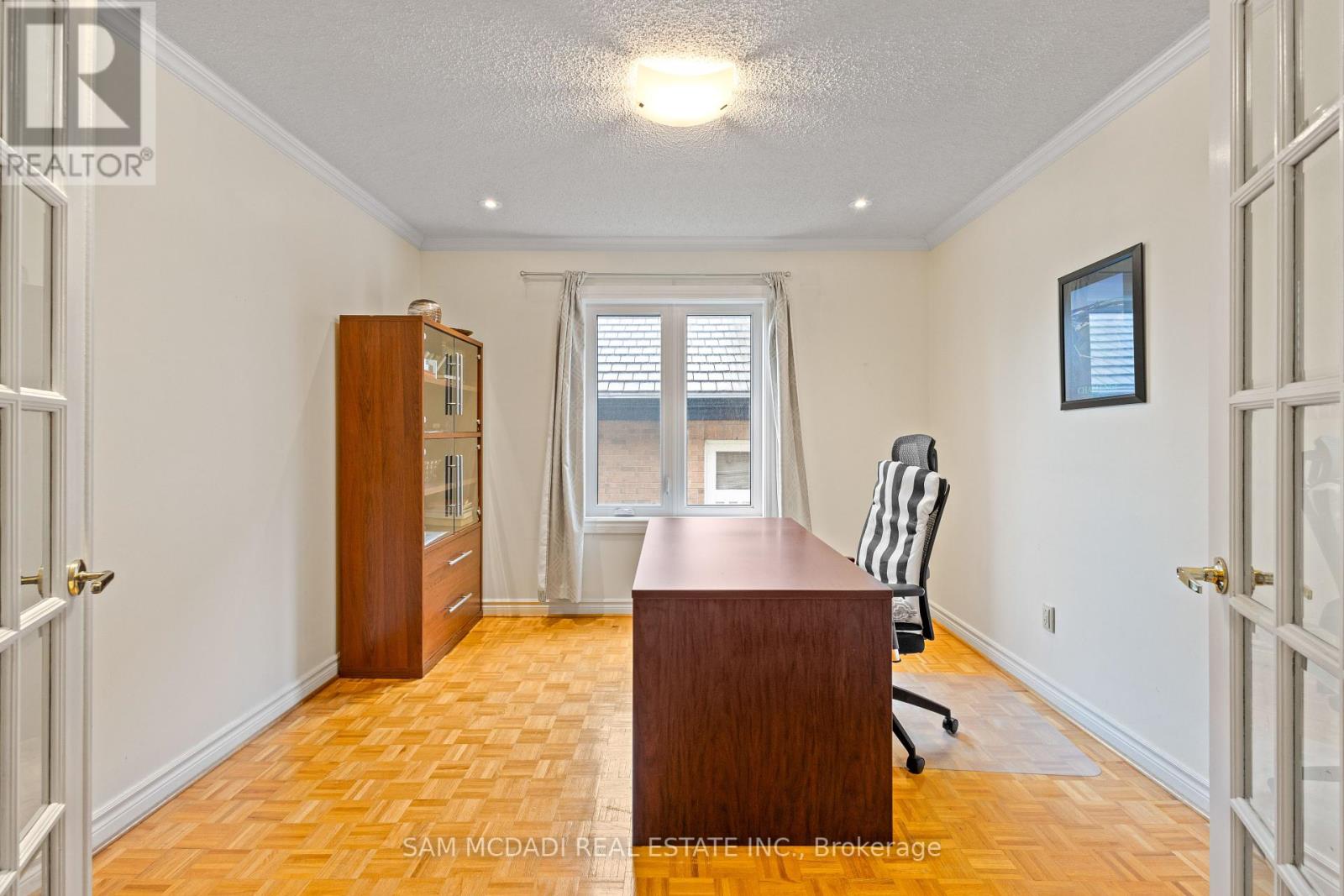 Photo 5 of 2492 Erin Centre Boulevard, Mississauga ON