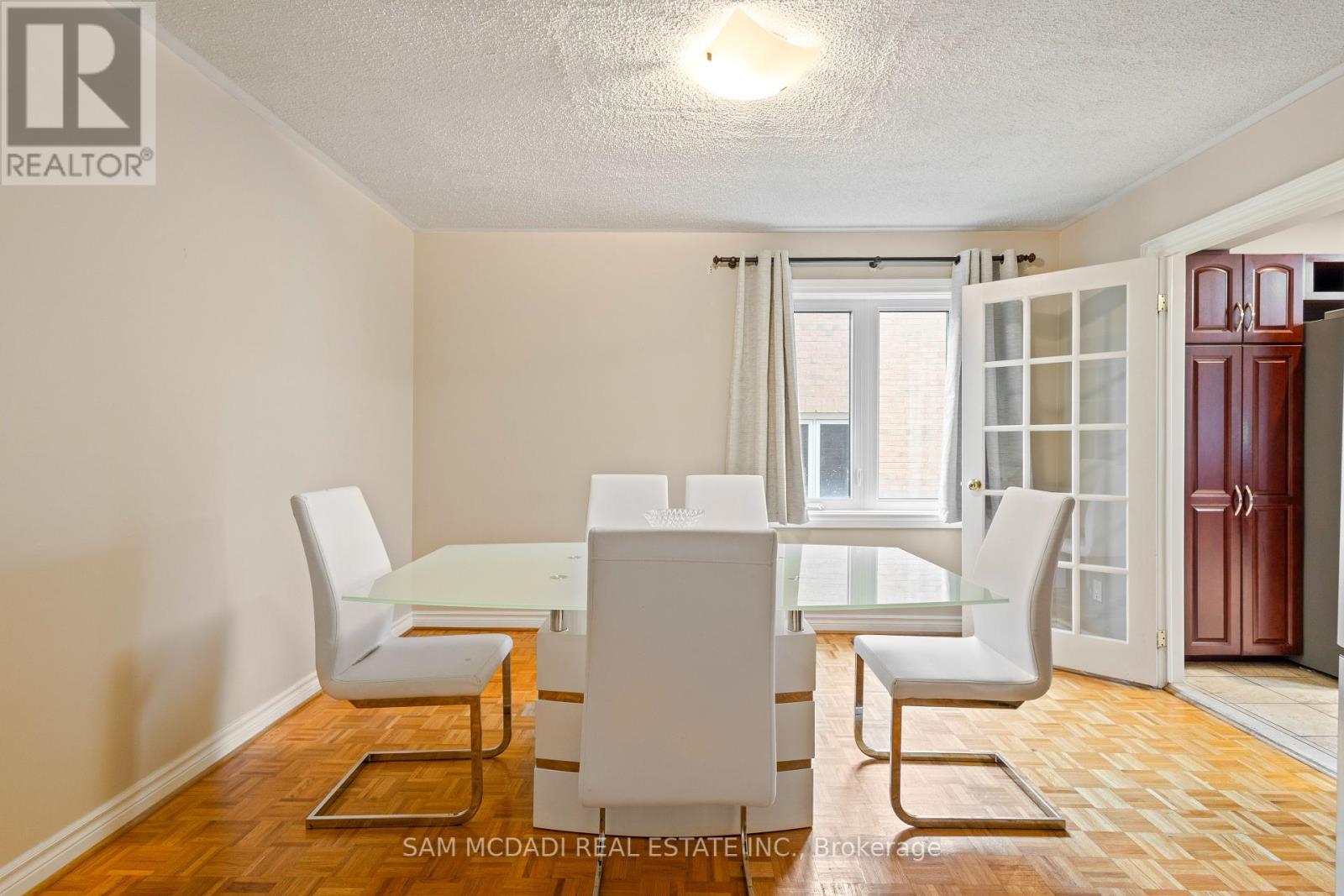 Photo 39 of 2492 Erin Centre Boulevard, Mississauga ON