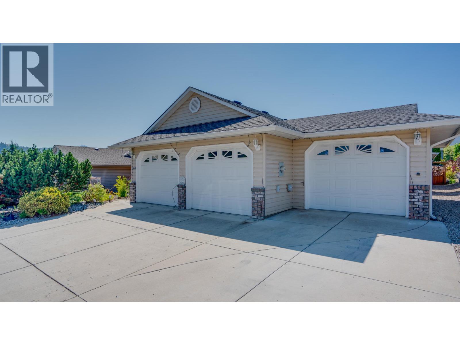 Photo 2 of 653 6th Street, Vernon BC