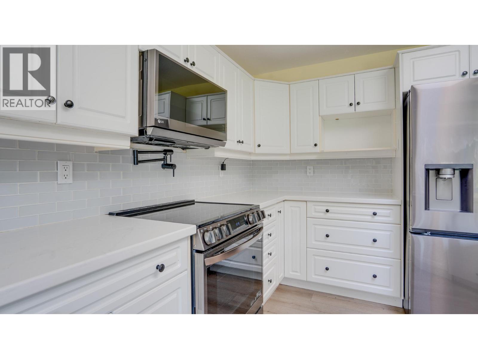 Photo 6 of 653 6th Street, Vernon BC