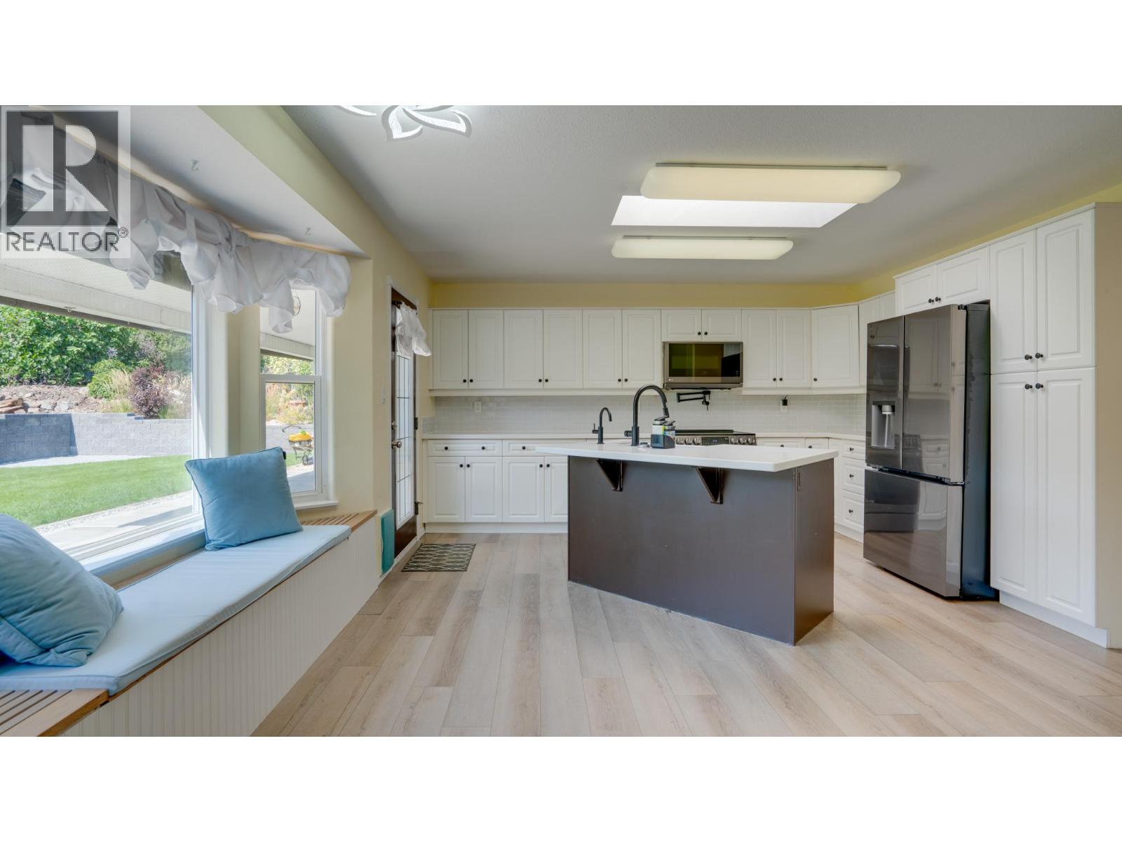 Photo 7 of 653 6th Street, Vernon BC