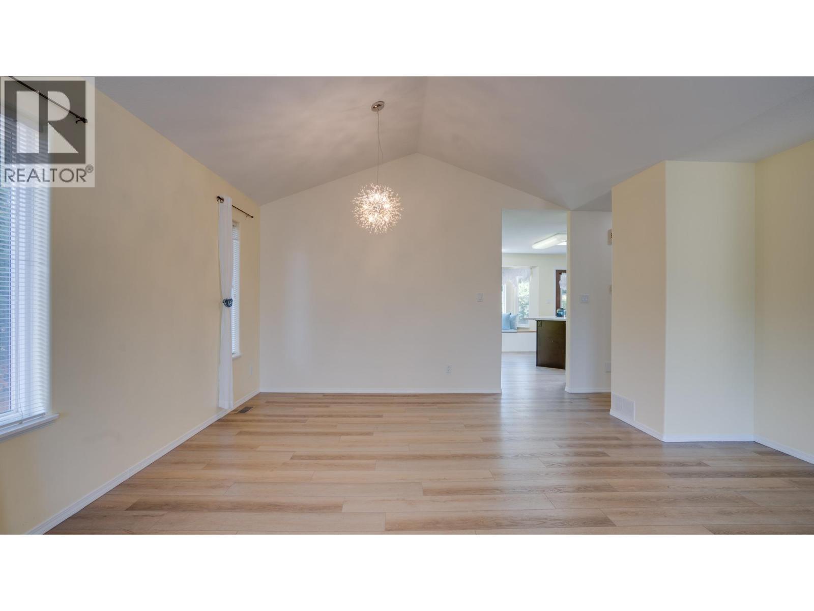 Photo 15 of 653 6th Street, Vernon BC