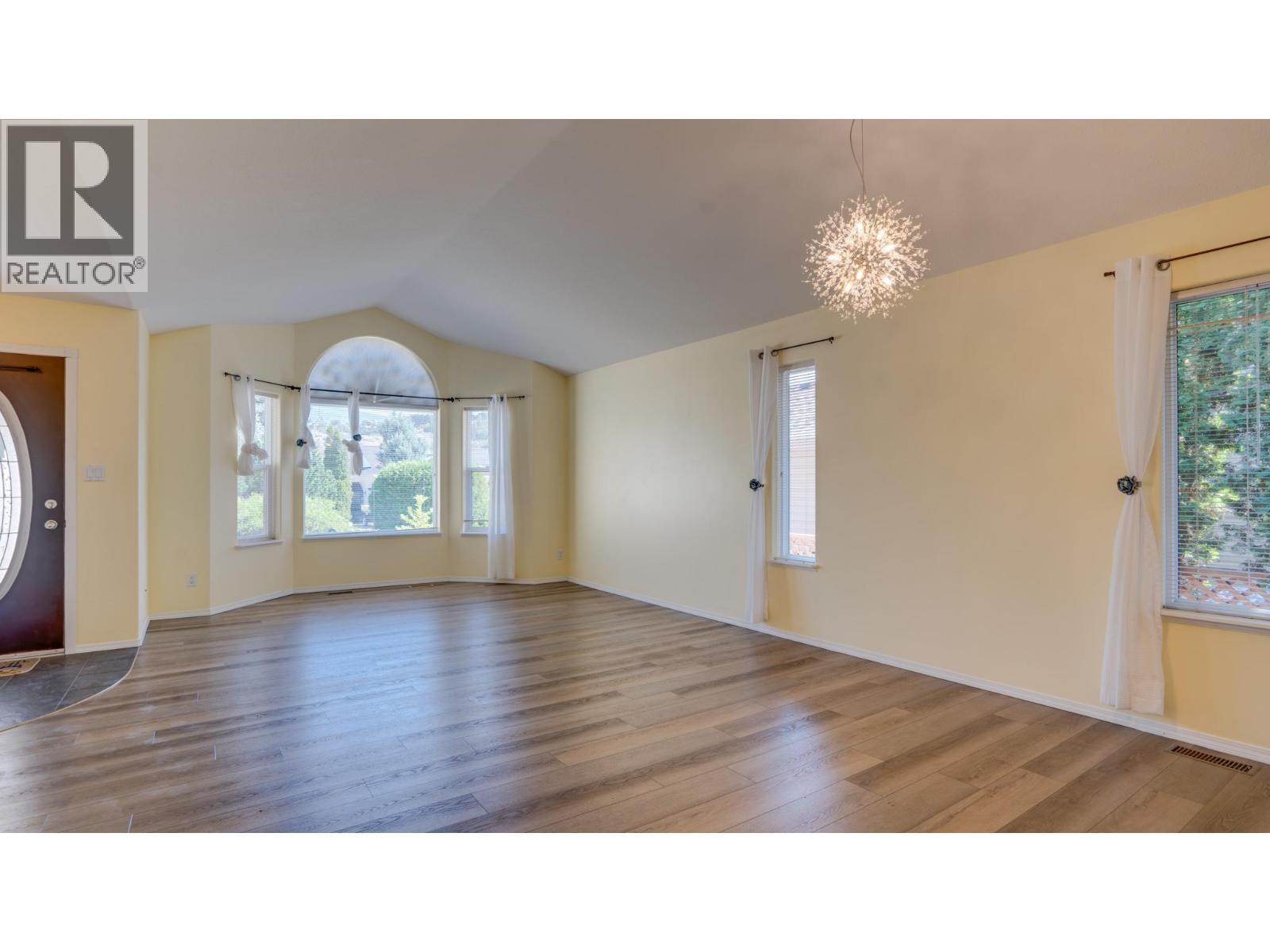 Photo 11 of 653 6th Street, Vernon BC