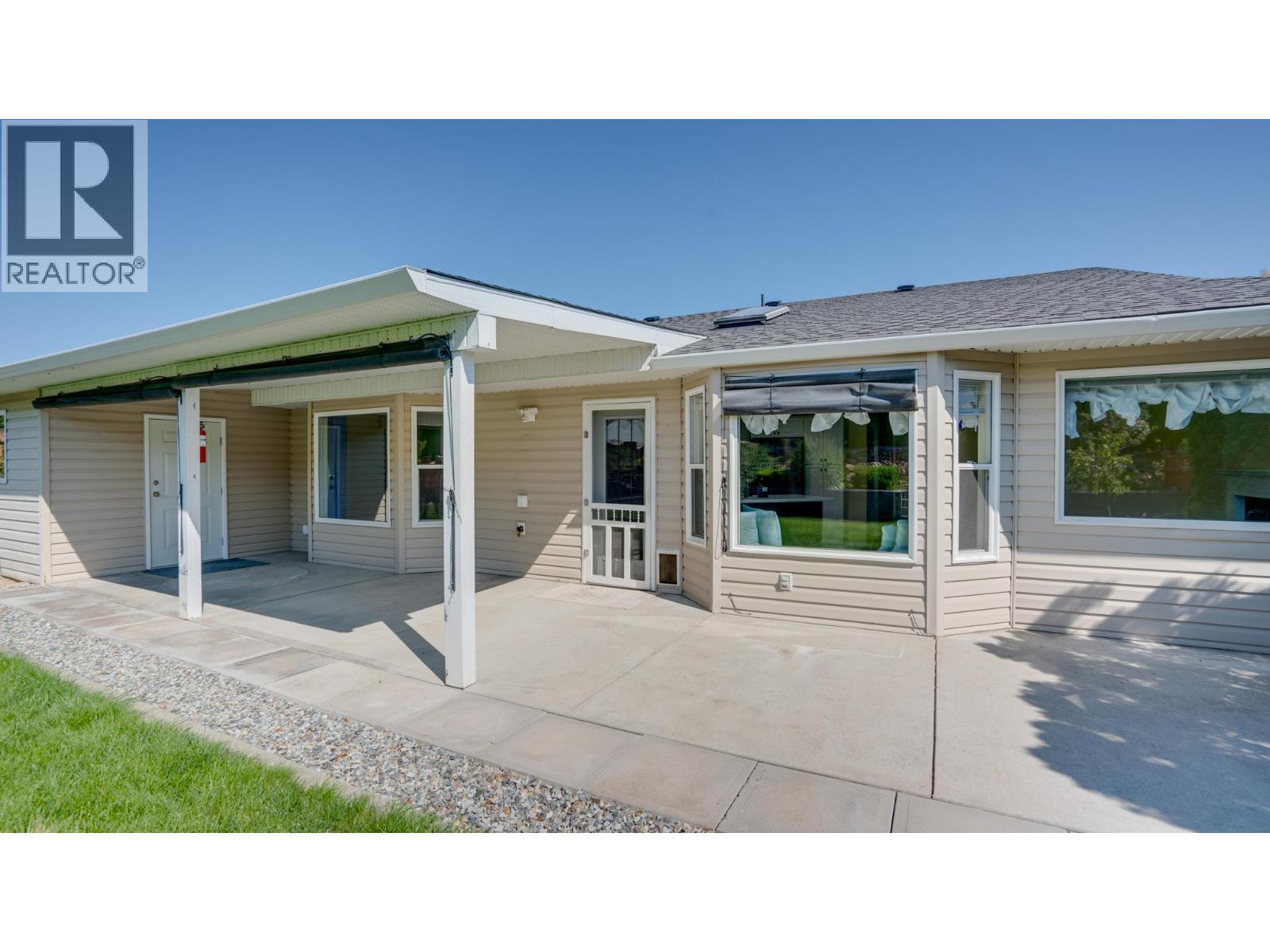 Photo 3 of 653 6th Street, Vernon BC