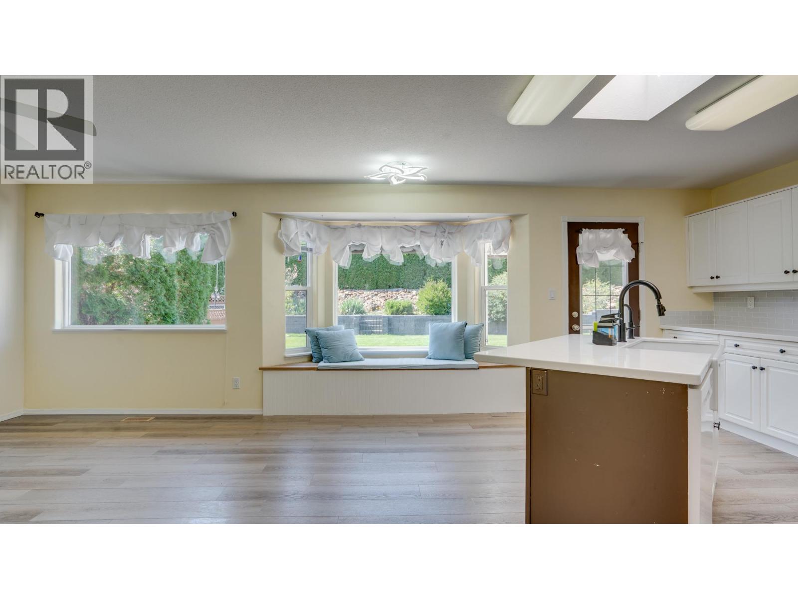 Photo 8 of 653 6th Street, Vernon BC
