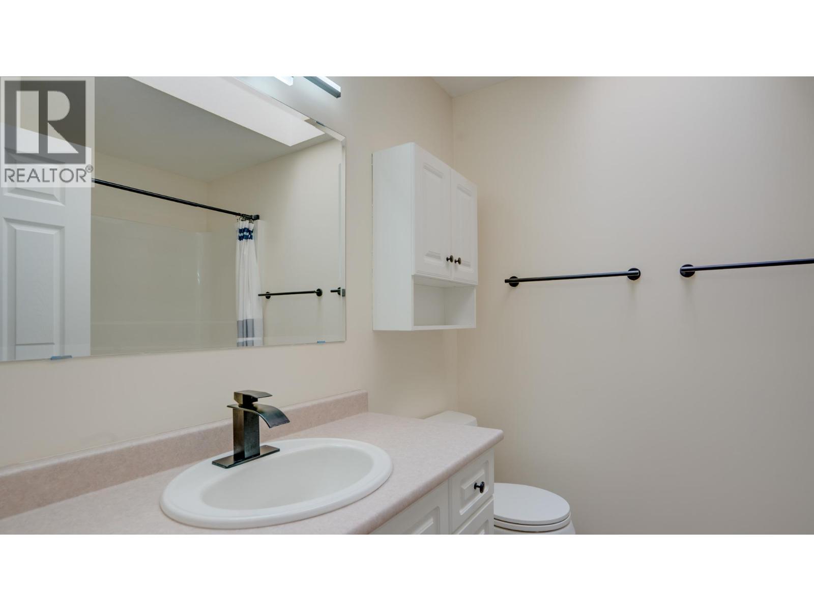 Photo 16 of 653 6th Street, Vernon BC