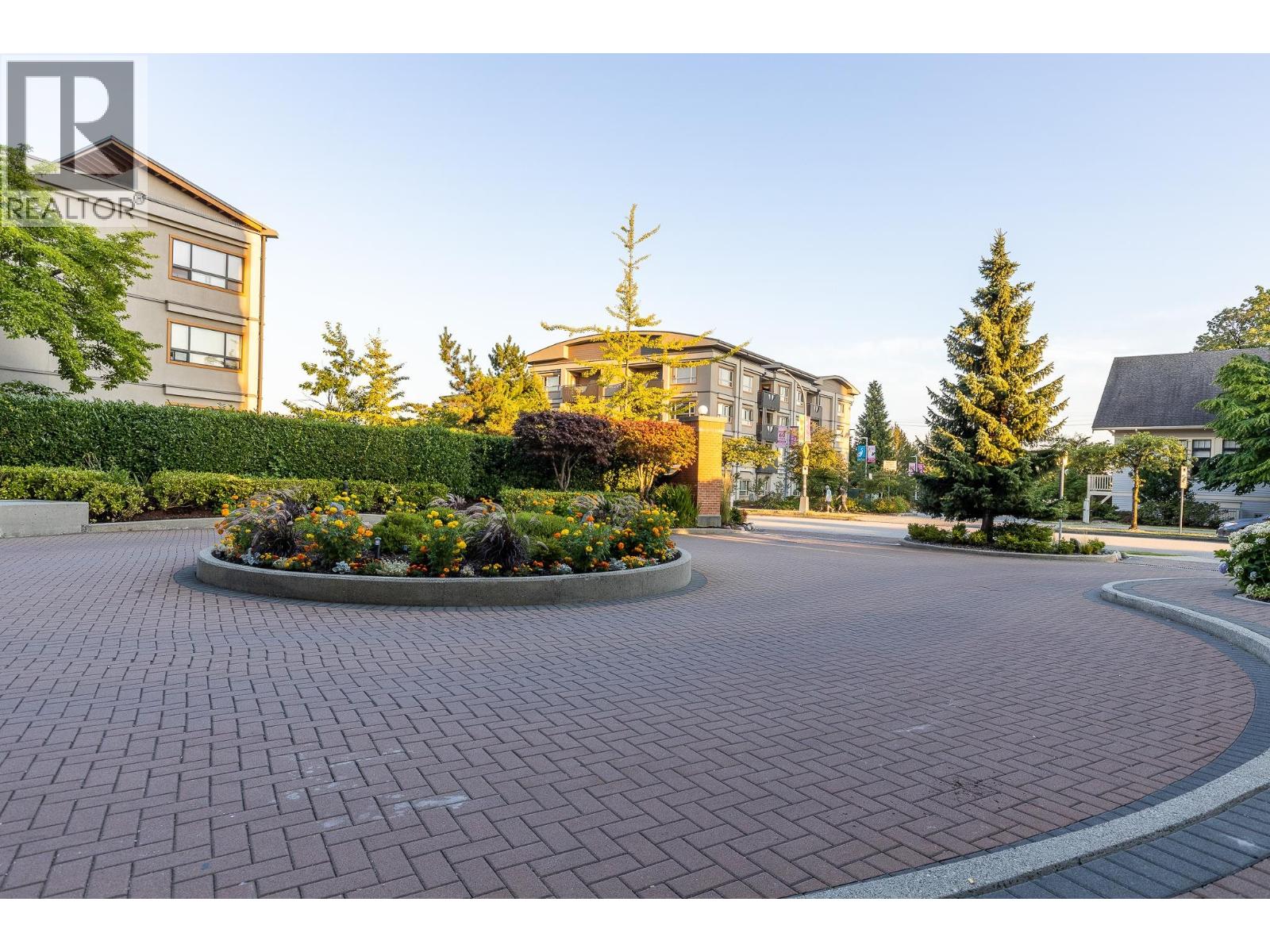 Photo 2 of 1401 6659 Southoaks Crescent, Burnaby BC